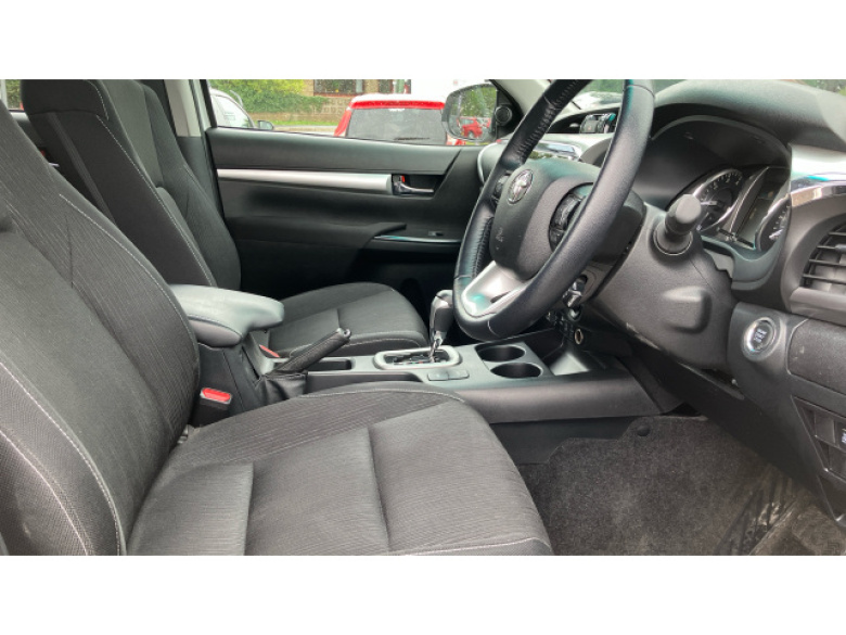 Toyota Hilux Diesel Invincible D/Cab Pick Up 2.8 D-4D Auto